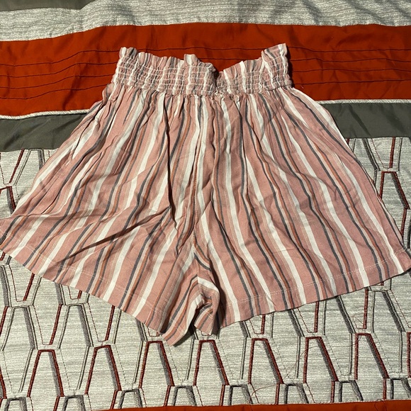 Hollister Ultra High-Rise Paper-Bag Woven Short - Picture 3 of 6
